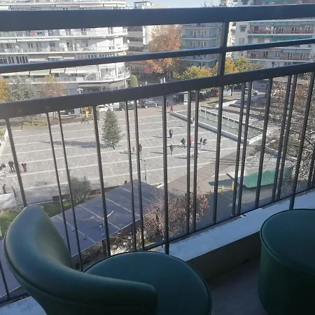 Apartment On Clock Square D2