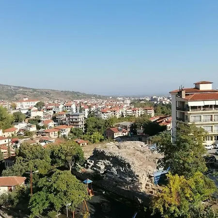 On Clock Square D2 Apartman