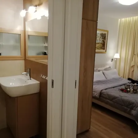 On Clock Square D2 Apartman