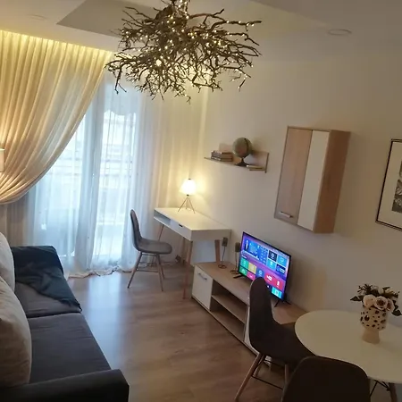 On Clock Square D2 Apartman *